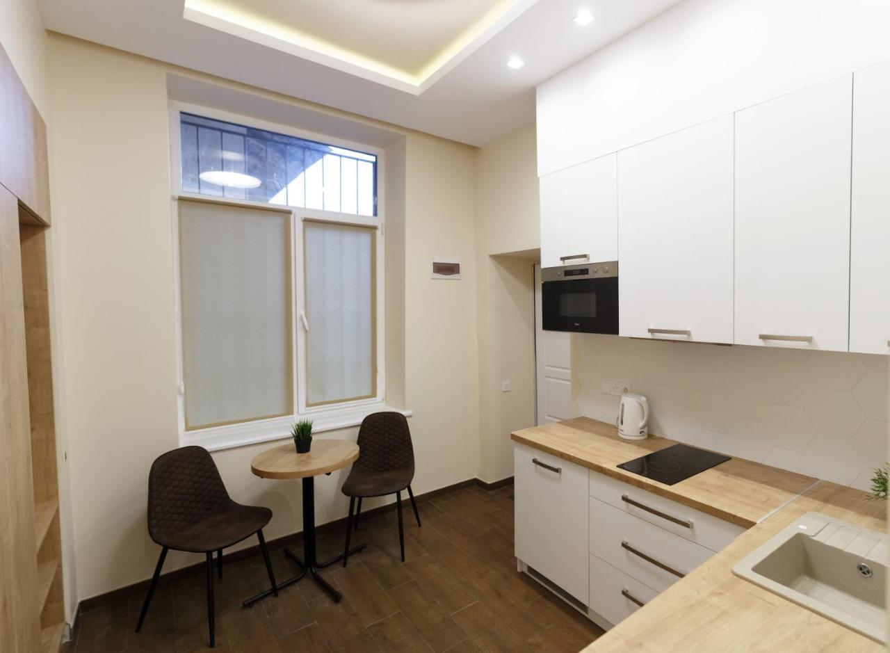 Charming Apartment In The City Center Lviv Eksteriør bilde